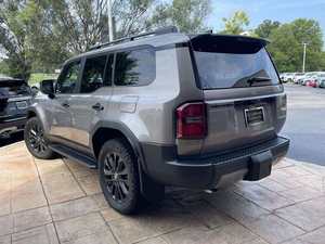 Toyota Land Cruiser Base 2025 SUV Gris, Faros LED, Transmisión Automática, Neumáticos R19, Motor a Gasolina, 5 Asientos, Interior de Tela - Product Image 6