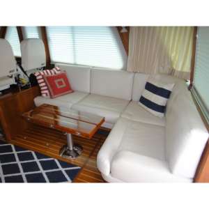 Barco deportivo fluvial de aluminio y fibra de vidrio Sabre 48 Salon Express 2018 para patrullaje, pesca y transporte, con soldadura de alta calidad. - Product Image 3