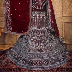 Velours Lehenga avec Heavy Jarkan Work 3M Flair Long Choli 1.2M 2.5M Dupatta Party Wear en Marron Rouge Foncé Marron - Product Image 3