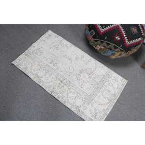 Alfombra Turca Vintage de 2x3.5 pies, Alfombra de Lana Blanca con Diseño Floral - Product Image 4
