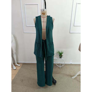 Ensemble deux pièces pour femme, veste sans manches à col ouvert et poches en crêpe chatoyant et pantalon, 36465 - Émeraude - Product Image 4