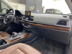 รถยนต์มือสอง AUDI <span class=keywords><strong>Q5</strong></span> 45 TFSIQUATTRO DESIGN 5 ประตู SUV ปี <span class=keywords><strong>2018</strong></span> สภาพดี สวยงาม ทันสมัย และเชื่อถือได้ เครื่องยนต์ 2 ลิตร 4 สูบ เกียร์อัตโนมัติ ระบบขับเคลื่อนสี่ล้อ - Product Image 4