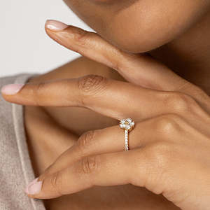 Bague en or 14 carats avec diamant de laboratoire Lily Pav - Product Image 3