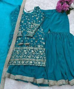 Manténgase cómodo y a la moda con nuestra colección de ropa de invierno para mujer, con opciones elegantes y cálidas. - Product Image 4