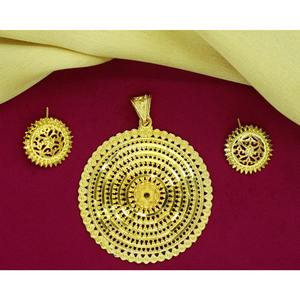 Colgante de cadena y pendientes de aleación de Latón chapado en oro, conjunto de joyería tradicional de diseño de exportación - Product Image 1