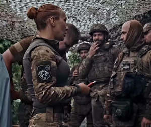 Fer promotionnel sur le vêtement 3d Logo en silicone étiquette de patchs en silicone en relief étiquettes en caoutchouc PVC pour vêtements - Product Image 6