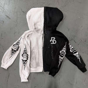 Survêtement unisexe personnalisé style streetwear vintage oversize, effet vieilli et délavé, avec impression sérigraphiée et strass, à cordon de serrage sur toute la longueur - Product Image 3