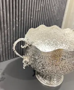 Moderno Recipiente Urli Plateado con Base, Centro de Mesa Floral Grabado, Alambre Metálico - Product Image 2