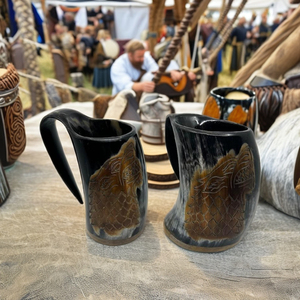 H A HANDICRAFT-Taza vikinga de cuerno de búfalo real Taza de hidromiel personalizable pulida hecha a mano para fanáticos medievales - Product Image 1