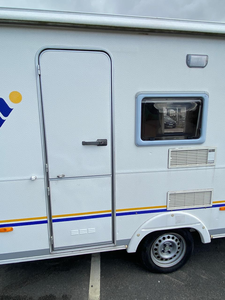 Achetez une caravane de voyage de luxe de haute qualité, adaptée aux familles, avec toit rigide, salle de bain indépendante et auvent extérieur en promotion - Product Image 6
