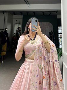 Meilleur Navratri et saison de mariage spécial haute qualité beauté intérieure travail or écraser tissu concepteur Ghaghra Choli pour la mariée porter - Product Image 6