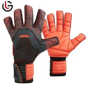 Guantes de portero de fútbol de cuero de alta calidad profesional de nuevo diseño con protección para los dedos para niños y adultos uso al aire libre - Product Image 1