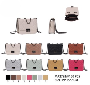 Borsa a Tracolla in Pelle con Catena per Donna - Product Image 1