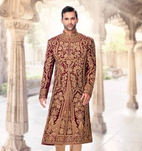 Diseñador-Bordado pesado en Groom Maroon VELVET Sherwani & Pant con cuentas de cristal adornadas, piedra, trabajo Dabka = 2025 - Product Image 1