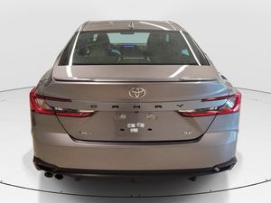 Nouveautés à prix réduits! Camry SE FWD 2.5L Hybride Automatique 2025 avec sièges en cuir, berline - Product Image 5