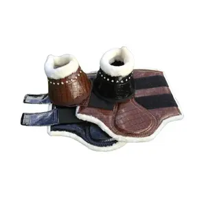 Conjunto de botas de cavalo em couro envernizado com estampa de Croc, botas de escovar para proteção de pernas e botas de sino