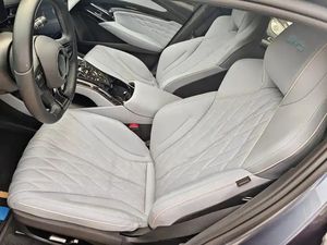 Auto Usado Premium 2022 Seal 550km RWD - Especificaciones Originales de Fábrica - Product Image 2