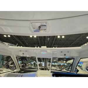 Embarcación de Pesca Pursuit DC 365 2026, Longitud de 12.1-16 m, Velocidad Máxima de 51.3 MPH, Motor Yamaha - Product Image 5