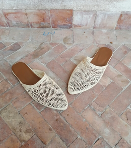 Chaussures en cuir et raphia naturel, pantoufles raphia pour femmes, pantoufles raphia faites main, sandales d'été, mules raphia - Product Image 1