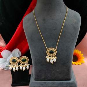 Ensemble de pendentifs victoriens en zircon et pierre Monalisa pour femmes costumes à la fois ethniques et indo tenue occidentale parfaite pour les mariages, les fêtes - Product Image 1