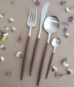 Juego de cubiertos de madera asequible, duradero y ecológico con un diseño único y acabado pulido para comidas formales e informales. - Product Image 6