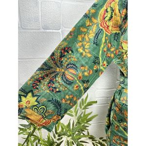 เสื้อคลุมกำมะหยี่หรูหราสำหรับทุกเพศ แบบกิโมโน ดีไซน์สวยหรู ซับในผ้าไหม ใส่ได้สองด้าน เหมาะสำหรับฤดูใบไม้ร่วงและฤดูหนาว ของขวัญสุดพิเศษ สีม่วงอมฟ้า ลายอิคัตสีเขียว - Product Image 5