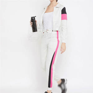 Ensemble de survêtement imprimé à capuche pour femme, streetwear d'hiver, confortable pour les sports de plein air et le confort intérieur - Product Image 5