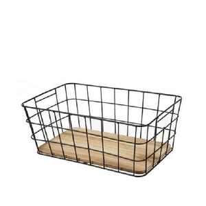 Panier en fil de fer solide de grande taille noir mat avec petite base en bois fournisseur de paniers de fruits et légumes - Product Image 4