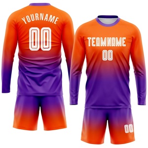 เสื้อฟุตบอลพิมพ์ลายแขนยาวของผู้ชายเสื้อและกางเกงขาสั้นผ้าโพลีเอสเตอร์ชุดทีมที่กำหนดเองสำหรับคลับและทัวร์นาเมนต์ - Product Image 1