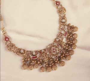 Conjunto de Collar Tradicional Indio en Tono Dorado con Pendientes a Juego, Estilo Templo, Joyería Festiva para Bodas y Celebraciones - Product Image 5