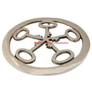 Salvamanteles decorativo de aluminio con diseño de corazón para cocina y comedor, elegante Protector de mesa plateado con recortes de corazón, el mejor precio - Product Image 2