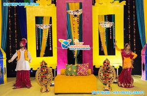 Decoración de Escenario con Temática Punjabi Tradicional de Rangla Punjab, Accesorios para Eventos Sangeet, Estatuas para Decoración de Bodas - Product Image 3