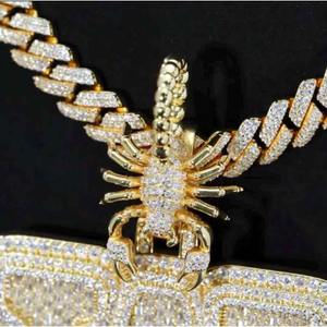 Meilleure vente élégant pendentif lettre en couches Moissanite bijou personnalisé parfait pour offrir une quantité en vrac - Product Image 3