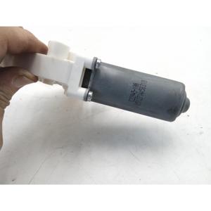 Moteur électrique de lève-vitre avant droit pour VOLKSWAGEN Golf 7 Berline (12>) 5Q4959802B - Product Image 6