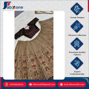 Blusa de Terciopelo de Estilo Lujoso, Nueva, de Diseñador, Impresionante, Ropa Étnica, con Lehenga de Seda Kasturi Pesada y Detalle Can Can, para Ocasiones Especiales - Product Image 4