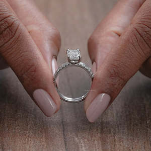 HPHT CVD Lab Diamond Emerald Cut Solitaire Accent 18K 14K Oro puro OEM ODM Bulto para Bodas de mujeres y anillos de promesa nupcial - Product Image 3