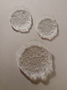 Elegante placa de vidrio con patrón ondulado, ideal para casas junto a la playa, temas tropicales o áreas de comedor al aire libre - Product Image 6