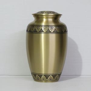 โกศบรรจุอัฐิทองเหลืองพรีเมียม สลักลายด้วยมือ สำหรับบรรจุอัฐิมนุษย์ โกศทองเหลืองสั่งทำพิเศษ โกศบรรจุอัฐิทองเหลืองสำหรับผู้ใหญ่ งานฝีมือ ขายส่ง - Product Image 3