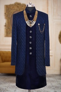 Diseños de sherrwani para hombre, traje de boda de sherrwani e Indowestern en línea en la India Indo occidental, 2022 - Product Image 5