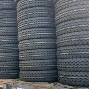 Neumáticos de camión Premium 315/80R22.5 Durable Radial Bulk Venta al por mayor 16PR Neumáticos de servicio pesado para remolques de logística y uso en construcción - Product Image 4