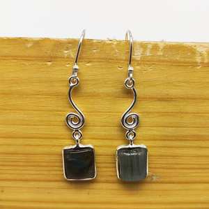 Vente en gros de boucles d'oreilles pendantes en forme de rectangle de labradorite naturelle en argent sterling 925 pour les fêtes - Product Image 3