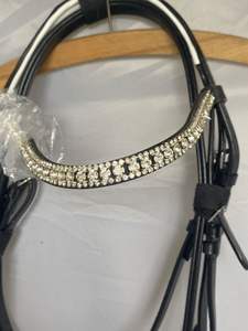 Cheval Superbe Bride En Cuir Cristal Noir Verni Flash Noseband inc Rênes - Product Image 2