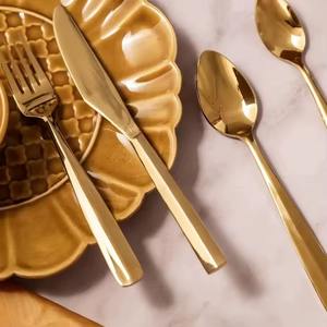 Ensemble de couverts en or mat simple pour les restaurants formels, les hôtels, vaisselle élégante et usage professionnel en provenance d'Inde - Product Image 2