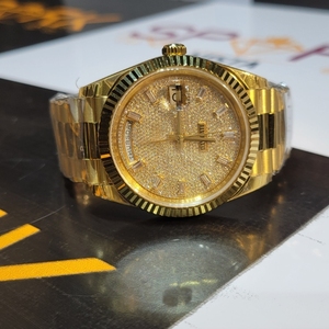 Montre mécanique de luxe unisexe en or, cadran entièrement serti de diamants, lunette en cristal, boîtier en acier inoxydable, style classique doré - Product Image 1