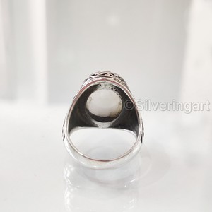 แหวนเงินแท้ 925 สำหรับผู้ชาย ขายส่ง แหวนพลอยมูนสโตนสีน้ำเงินธรรมชาติ ประกายไฟรุ้ง  หินประจำเดือนเกิดเดือนมิถุนายน เครื่องประดับสไตล์อาหรับตะวันออก - Product Image 6