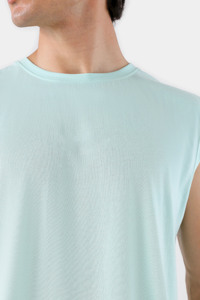 เสื้อกล้ามผู้ชายแฟชั่นฤดูร้อนแบบขายส่ง รับทำโลโก้ ผ้าถักลายริบ ดีไซน์เรียบง่าย สไตล์ลำลองและทันสมัย เหมาะสำหรับอากาศอบอุ่น - Product Image 2