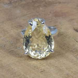 Bague en argent sterling avec quartz citron, pierre précieuse facettée en forme de poire, taille américaine 7, bijoux faits à la main, cadeau pour femmes - Product Image 1