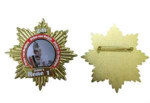 Insignia de Metal Fundido en 3D Personalizada para Carnaval, con Esmalte Suave, Gemas, Troquelado e Impresión - Product Image 4