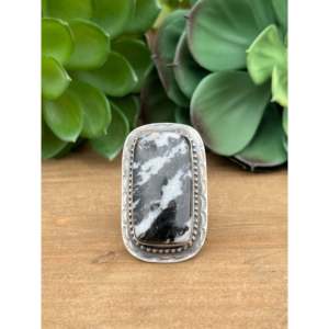 Anillo de Plata de Ley Chapado en Oro Rosa con Jaspe Cebra Navajo, Engaste de Bisel Moderno, Talla 13, Regalo Perfecto - Product Image 1