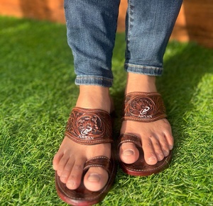 ผู้หญิงสไตล์ตะวันตกจริงทําด้วยมือของแท้หนัง Cowhide ลําลองรองเท้าแตะกลางแจ้งแบนสีน้ําตาลรองเท้าเปิดนิ้วเท้ารองเท้าแตะ - Product Image 1